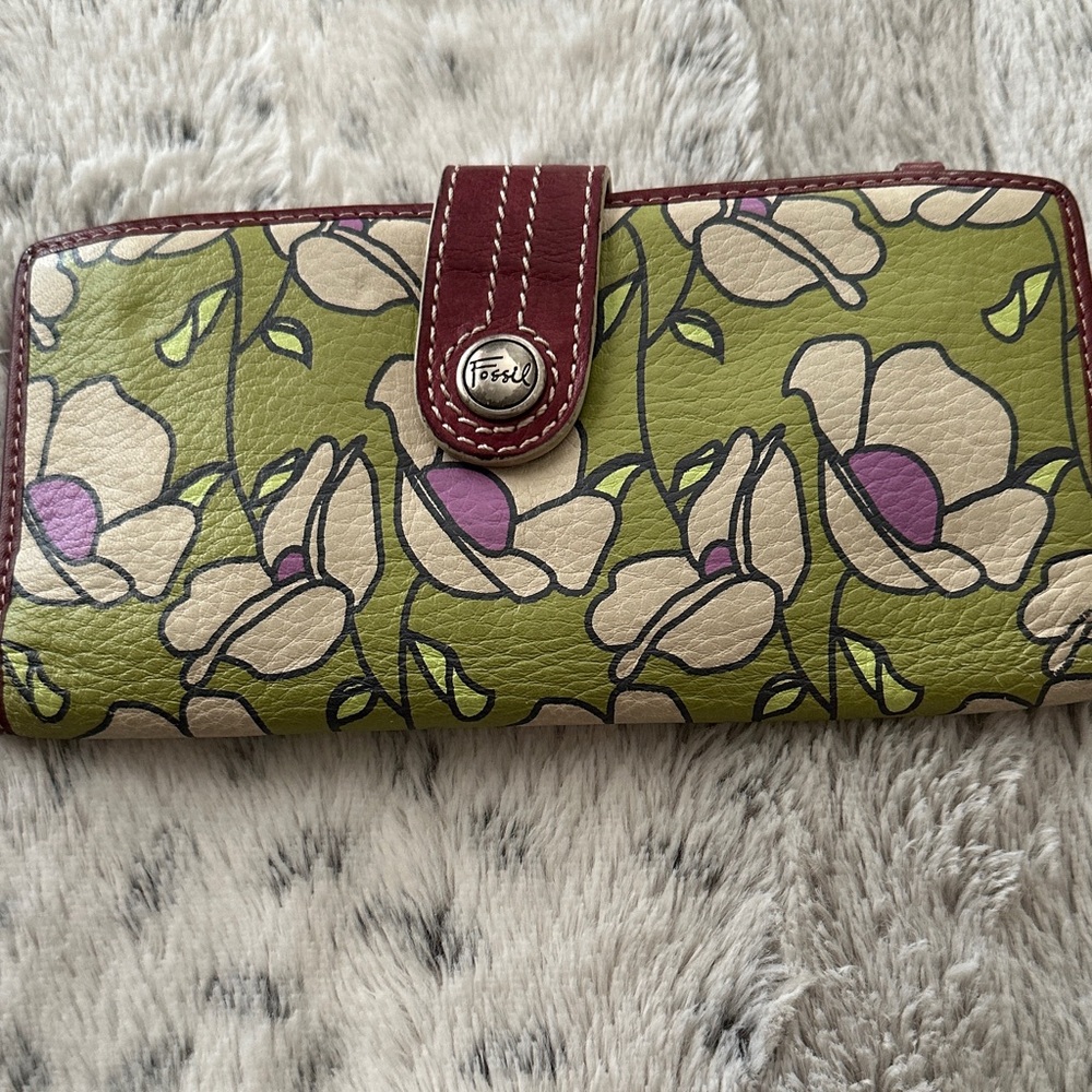 Fossil Olive and Cream Floral Wallet